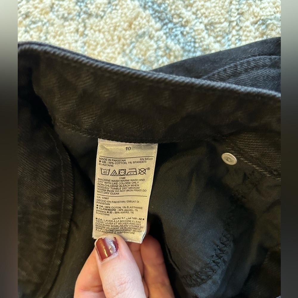 Old Navy Denim Black Distressed Women’s Skirt NWOT size 10 - Picture 7 of 7